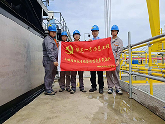 業(yè)主給華新機電黨員突擊隊頒了“金牌”！